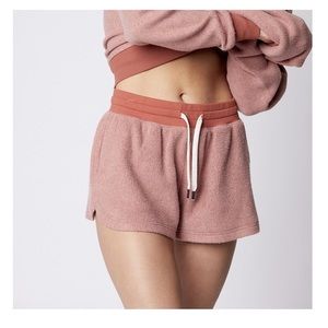 feat • Blanketblend Shorts in Cayenne